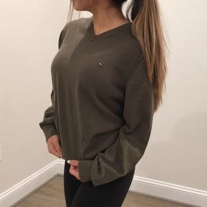 TOMMY HILFIGER V-NECK SWEATER